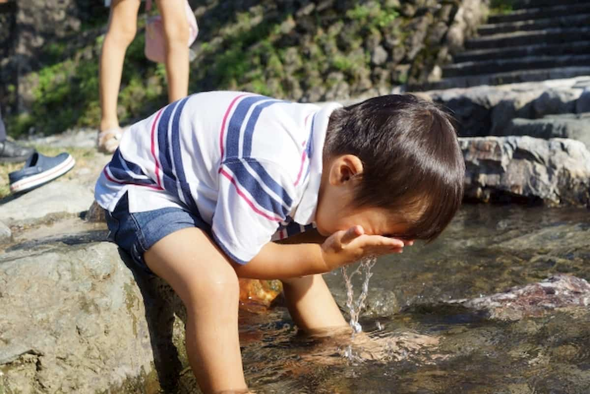 子供と川遊びの時に注意すべきこととは 北海道旅探訪